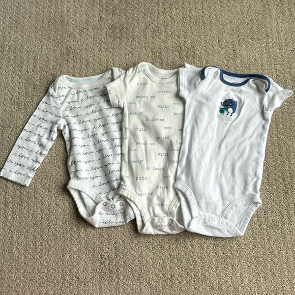 ✨5/$25✨ Baby onesie bundle- 3 white - Picture 1 of 4